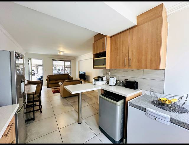 2 BEDROOM TOWNHOUSE FOR SALE IN LAMBTON